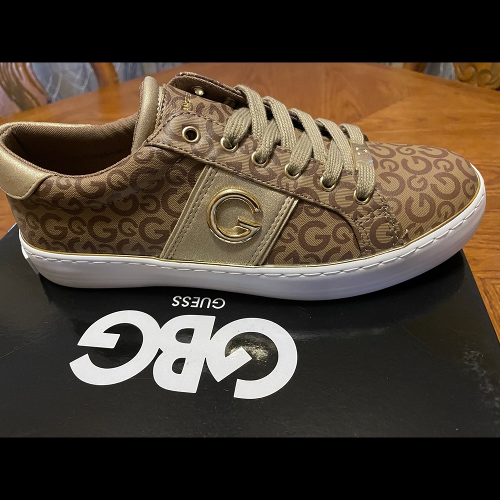 Women tennis shoes